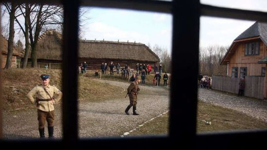 Skansen: Inscenizacja ataku AK na posterunek MO