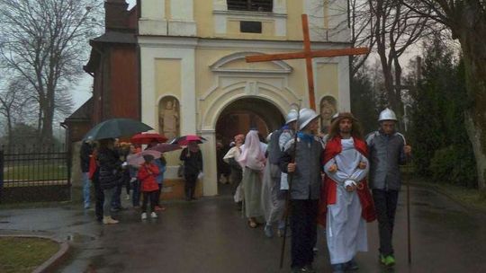 Droga krzyżowa w Dzierzkowicach