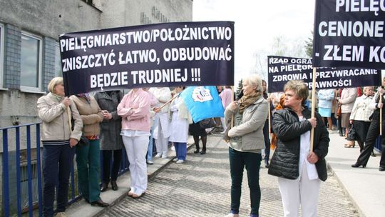 Protest pielęgniarek w Puławach Protest pielęgniarek w Puławach