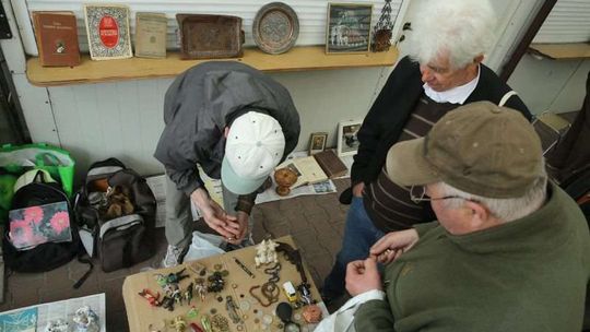 Giełda staroci na Targu pod Zamkiem Giełda staroci na Targu pod Zamkiem