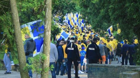Przemarsz kibiców Motoru na Arenę Lublin Przemarsz kibiców Motoru na Arenę Lublin