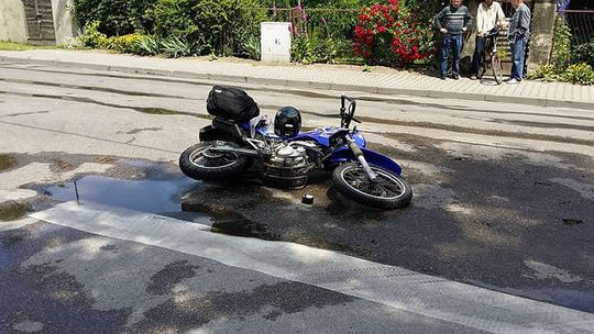 Zderzenie motocykla z vw golfem w Bełżycach