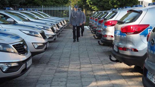 Przekazanie radiowozów w KWP 