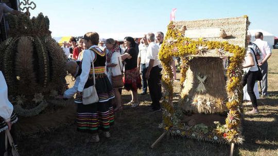 Wieńce na dożynkach w Radawcu