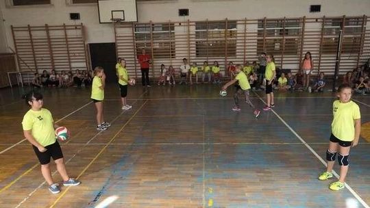 Kinga Kołosińska i Monika Brzostek trenowały z dziećmi z ZSO nr 4 Kinga Kołosińska i Monika Brzostek trenowały z dziećmi z ZSO nr 4