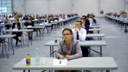 Egzamin na aplikacje radcowską: 237 osób rozwiązywało test Egzamin na aplikacje radcowską: 237 osób rozwiązywało test