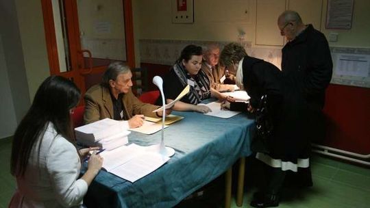 Głosowanie w komisji nr 96 przy ul. Zbożowej w Lublinie