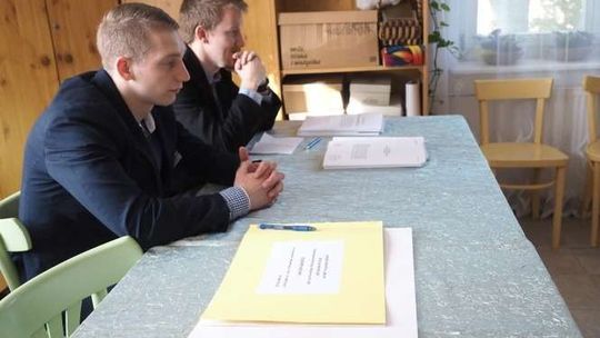 Głosowanie w komisji wyborczej w DPS przy ul. Głowackiego w Lublinie