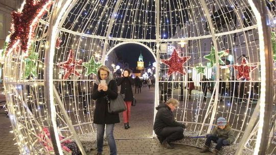 Choinka i świąteczna iluminacja deptaka Choinka i świąteczna iluminacja deptaka