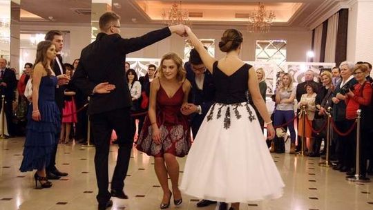 Studniówka Międzynarodowego LO im. Paderewskiego w Lublinie Studniówka Międzynarodowego LO im. Paderewskiego w Lublinie