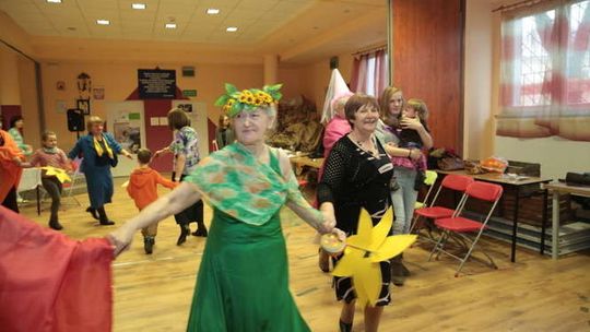 Najpierw bal potem paczki od PCK dla dzieci