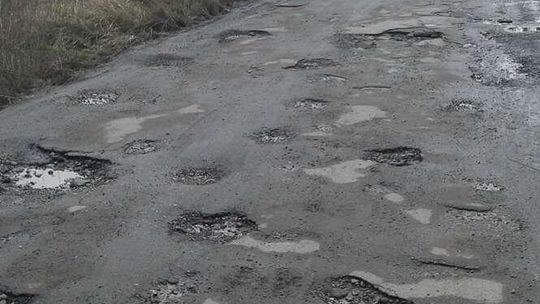 Lublin: Dziury na ul. Mackiewicza w Lublinie Lublin: Dziury na ul. Mackiewicza w Lublinie