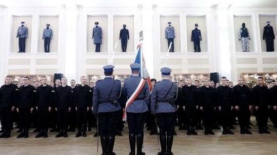 Ślubowanie nowych policjantów