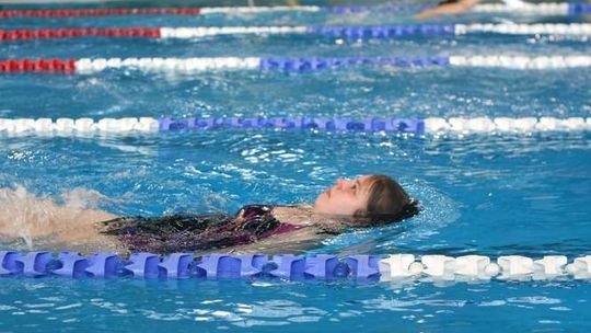 Sto basenów na stulecie szkoły