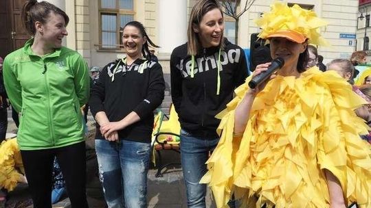 Happening promujący wyścig kaczek