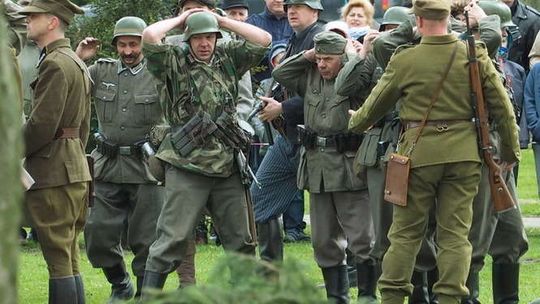 Bełżyce: inscenizacja bitwy z Niemcami pod Krężnicą Okrągłą z 24 maja 1944 r. Bełżyce: inscenizacja bitwy z Niemcami pod Krężnicą Okrągłą z 24 maja 1944 r.