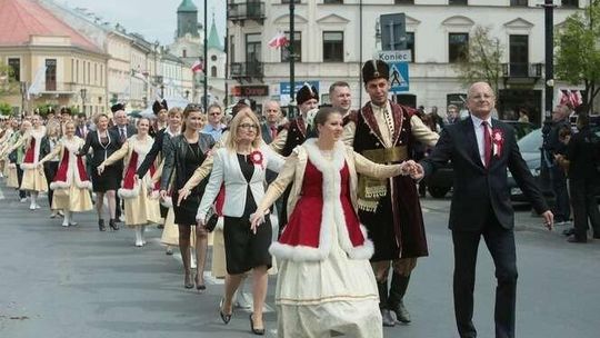 Obchody 3 Maja w Lublinie. Mieszkańcy zatańczyli poloneza