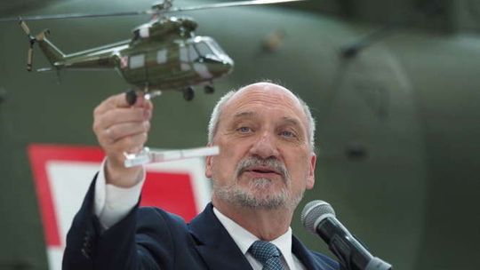 Minister Antoni Macierewicz w PZL Świdnik
