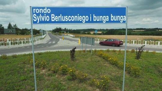 Rondo Sylvio Berlusconiego i bunga bunga koło Lublina