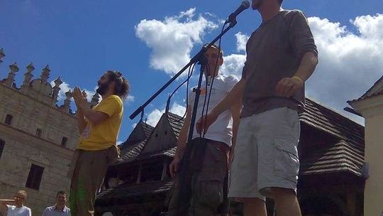 Kazimierz Dolny: Bicie rekordu w zbiorowym głośnym śmiechu Kazimierz Dolny: Bicie rekordu w zbiorowym głośnym śmiechu