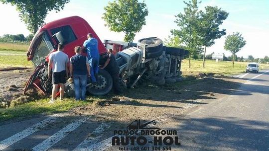 Zdrapy: Ciężarówka w rowie