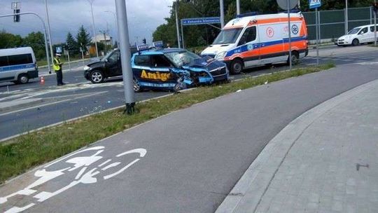 Wypadek na skrzyżowaniu ul. Koncertowej i Zelwerowicza Wypadek na skrzyżowaniu ul. Koncertowej i Zelwerowicza
