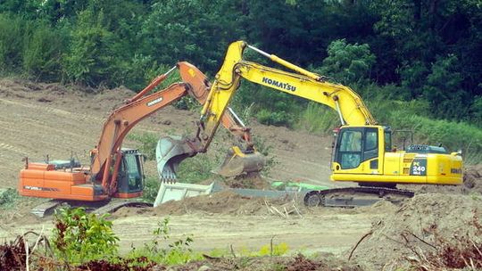 Prace ziemne na budowie hipermarketu IKEA