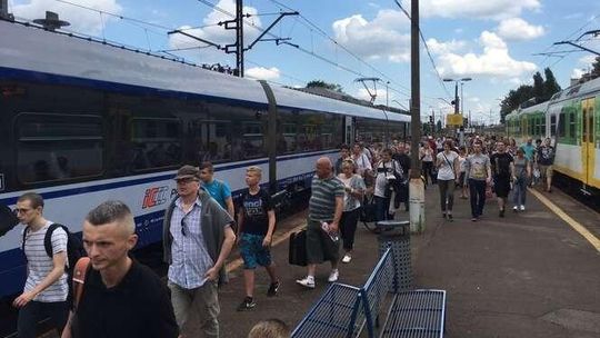 Dęblin: Ewakuacja pasażerów pociągu