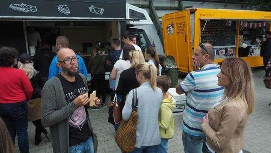 Zjazd food trucków w Lublinie przy ul. Bernardyńskiej 15 na terenie klubu Radość