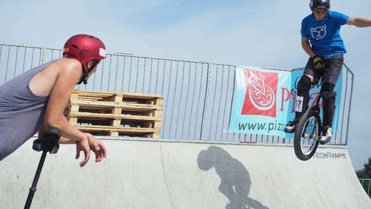 Zawody monocyklowe w skateparku w Niemcach Zawody monocyklowe w skateparku w Niemcach