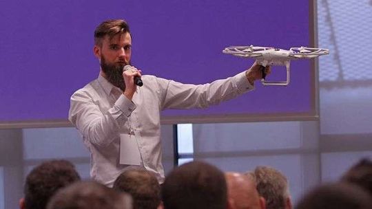 WYJĄTKOWE SZKOLENIE UAVO VLOS / BVLS. lICENCJA NA DRONA W WARSZAWIE.