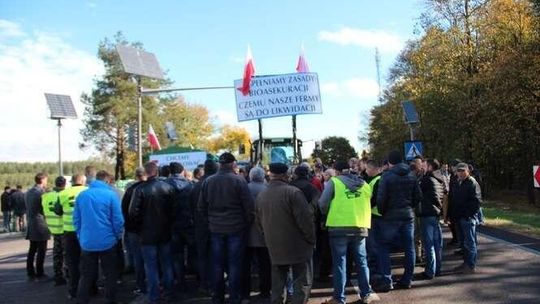 Rolnicy znowu blokują drogę Rolnicy znowu blokują drogę