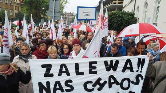Pikieta nauczycieli przy Urzędzie Wojewódzkim Pikieta nauczycieli przy Urzędzie Wojewódzkim