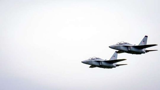 Testy samolotów master we Włoszech