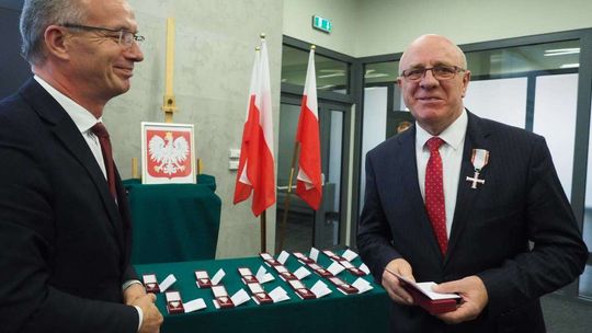 Krzyże Wolności i Solidarności dla działaczy opozycji demokratycznej Krzyże Wolności i Solidarności dla działaczy opozycji demokratycznej