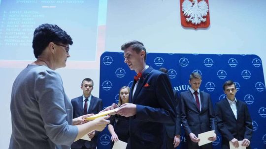 Urząd Wojewódzki: wręczenie dyplomów stypendystom premiera