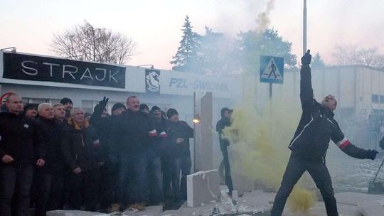 Powtórka z historii: szturm ZOMO na bramę PZL Świdnik