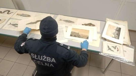 XIX-wieczne ryciny i mapy w bagażu 52-letniego obywatela Ukrainy 