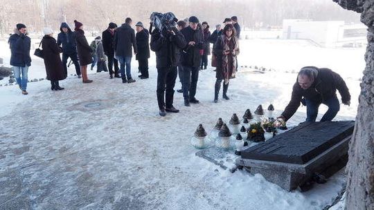 Zapalili znicze w hołdzie ofiarom Holokaustu
