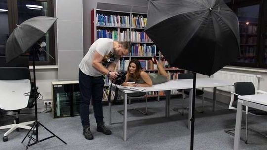 Sesja fotograficzna dla Chełmskiej Biblioteki Publicznej Sesja fotograficzna dla Chełmskiej Biblioteki Publicznej