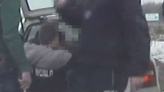 Ukrainiec jechał w bagażniku, bo było mu niewygodnie