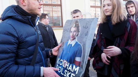 Młodzież Wszechpolska rozdawała plakaty