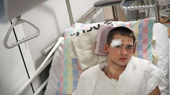 Adrian Zasada twierdzi, że został pobity w dyskotece przez ochronę