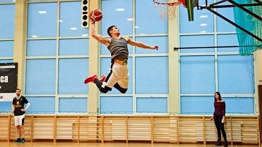 Damian Harsze, profesjonalny dunker Damian Harsze, profesjonalny dunker