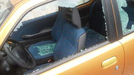 Zdewastowany fiat seicento