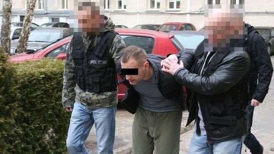 Zatrzymany mężczyzna poszukiwany siedmioma listami gończymi