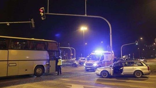 Zderzenie autobusu i audi na al. Solidarności