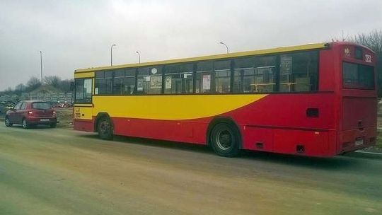 Zderzenie autobusu i samochodu osobowego