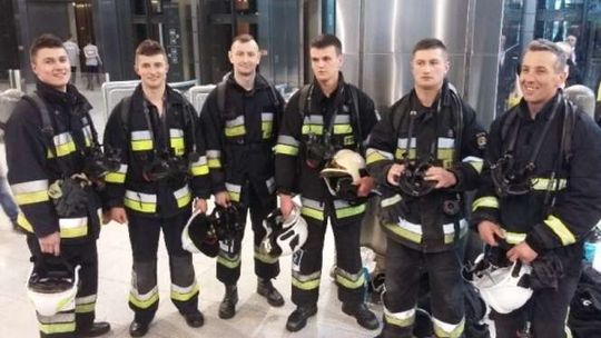 Pokonali 37 pięter z pełnym ekwipunkiem Pokonali 37 pięter z pełnym ekwipunkiem