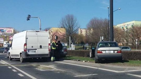 Kolizja przy Orfeuszu. Zderzyły się dwa samochody